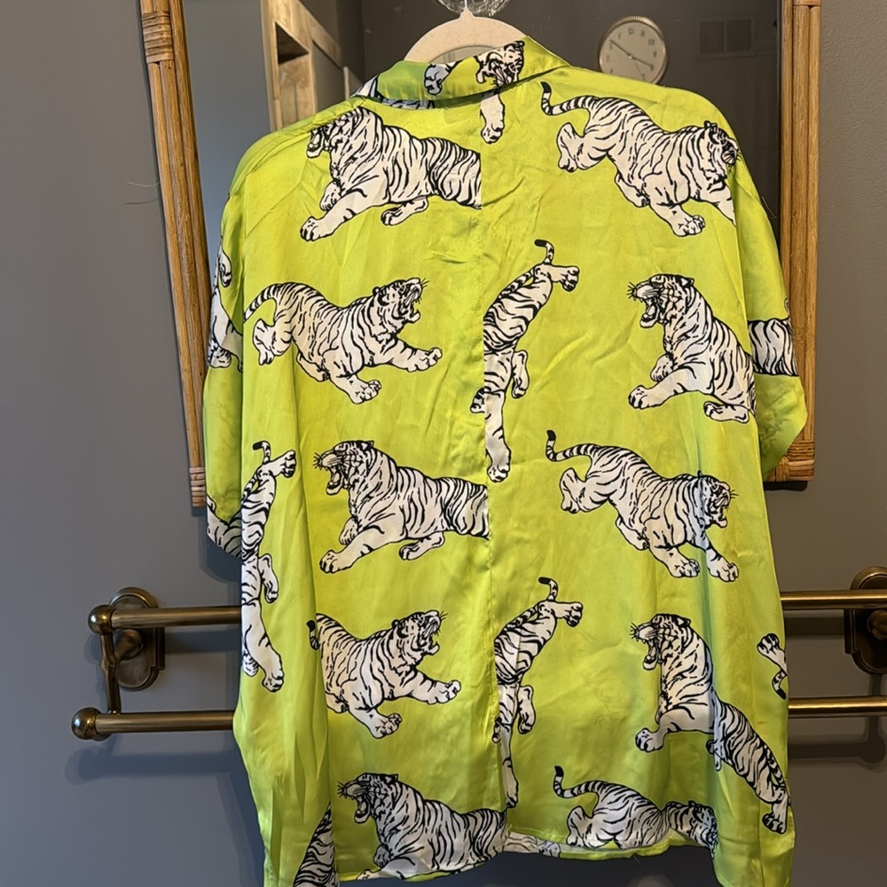 Vine and Love Neon green Tiger top NWT - Picture 4 of 11